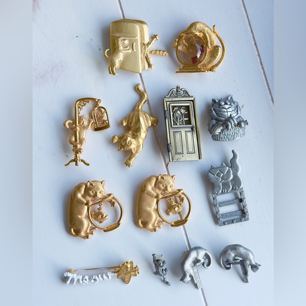 JJ’s Vintage Gold and Silver Cat Brooch Set